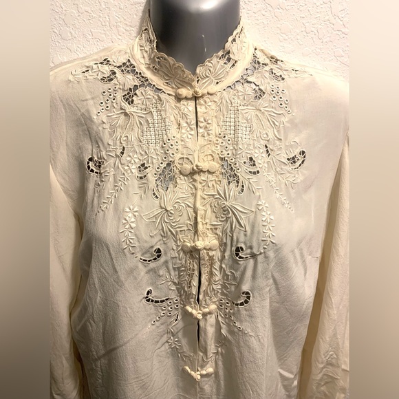 100% Silk Hand Embroidered Vintage Blouse Size Small 60s - Picture 3 of 11